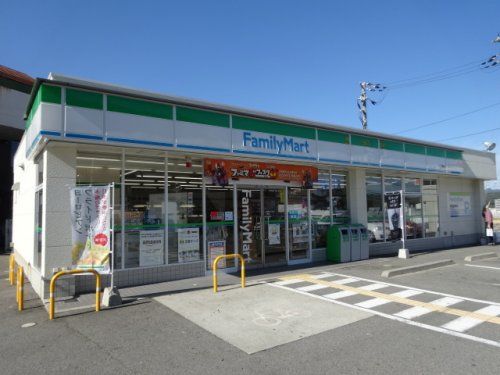 ファミリーマート 八景店の画像
