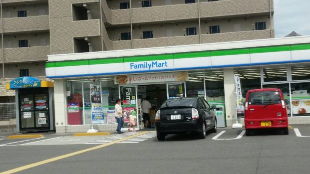 ファミリーマート 三田三輪店の画像