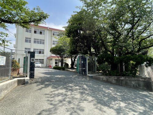 福岡市立平尾中学校の画像