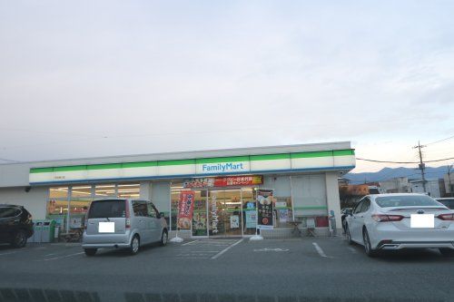 ファミリーマート 甲府貢川店の画像