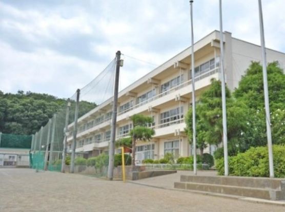 鳩山町立鳩山小学校の画像