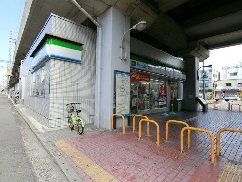 ファミリーマート　南海湊駅前店の画像