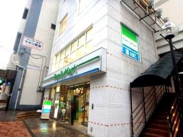 ファミリーマート 横須賀中央西口店の画像