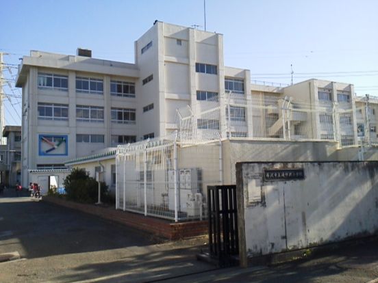 藤沢市立滝の沢小学校の画像