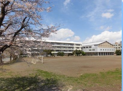 栄町立栄中学校の画像