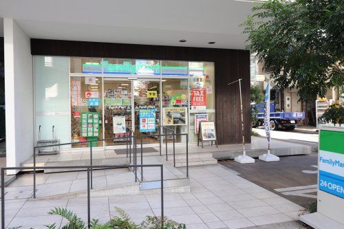 ファミリーマート 台東四丁目店の画像