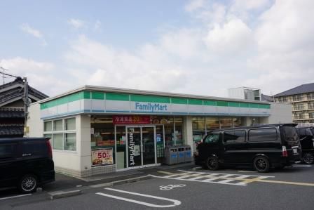 ファミリーマート 天理勾田町店の画像