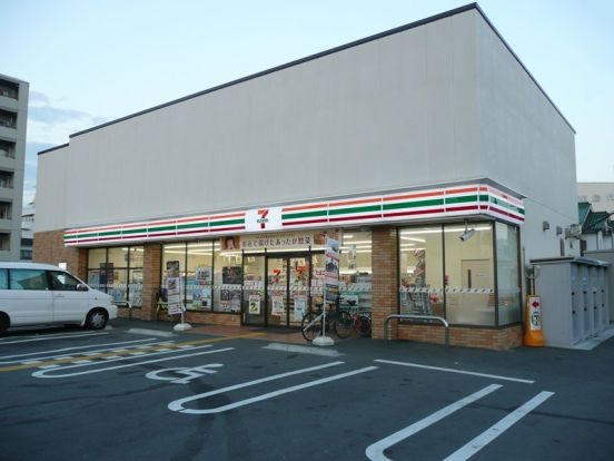 セブンイレブン 大阪東部市場前店の画像