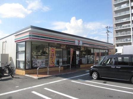 セブンイレブン 天理田井庄町店の画像