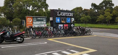 ローソン 鶴見緑地駅前店の画像