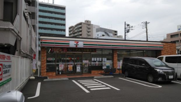 セブンイレブン 横浜鶴見駅西店の画像