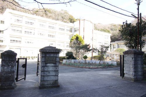 逗子市立逗子中学校の画像