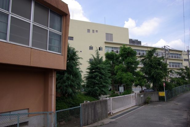 宝塚市立　南ひばりガ丘中学校の画像