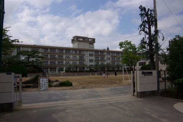 宝塚市立　長尾南小学校の画像