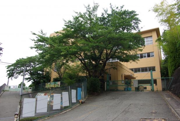 宝塚市立　長尾台小学校の画像