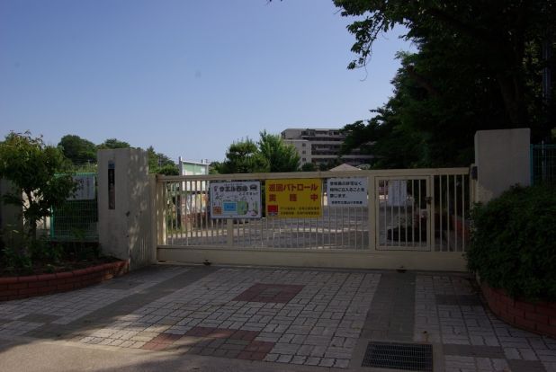 宝塚市立　西山小学校の画像
