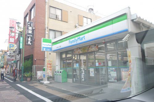 ファミリーマート 大久保一丁目店の画像