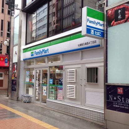 ファミリーマート 札幌南5条西4丁目店の画像