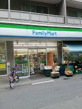 ファミリーマート まるいし祖師谷店の画像