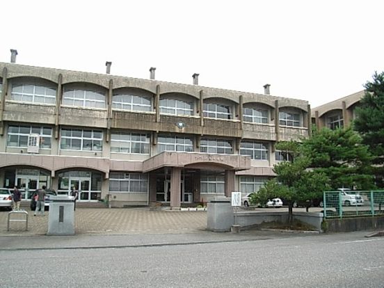 富山市立大泉中学校の画像
