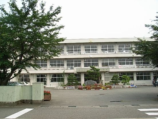 富山市立山室中部小学校の画像