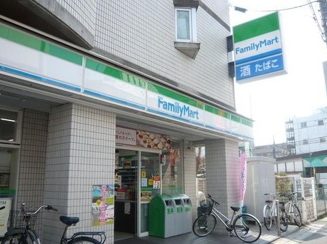 ファミリーマート稲田堤駅前店の画像