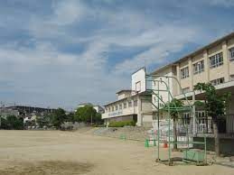 寝屋川市立第六中学校の画像