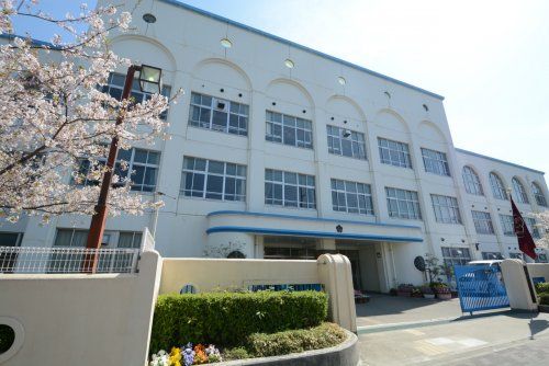 神戸市立本山第二小学校の画像