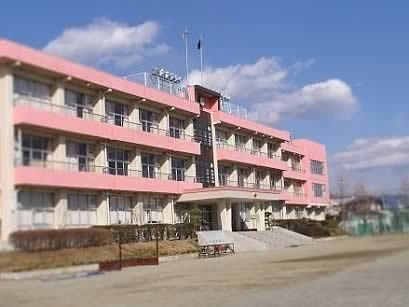 南アルプス市立白根巨摩中学校の画像