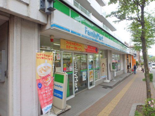 ファミリーマート市ヶ尾駅北口店の画像