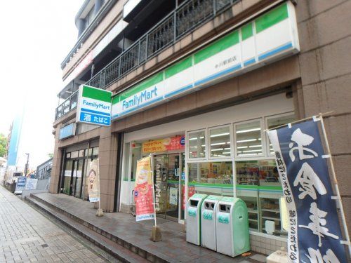 ファミリーマート 中川駅前店の画像