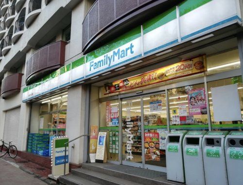 ファミリーマート 新宿中央公園店の画像