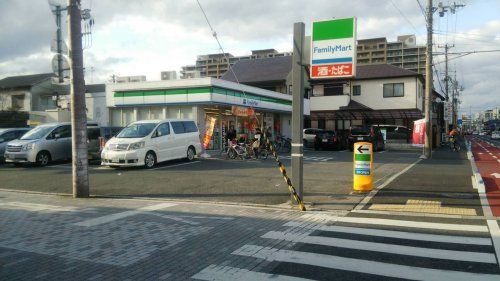 ファミリーマート近松公園店の画像