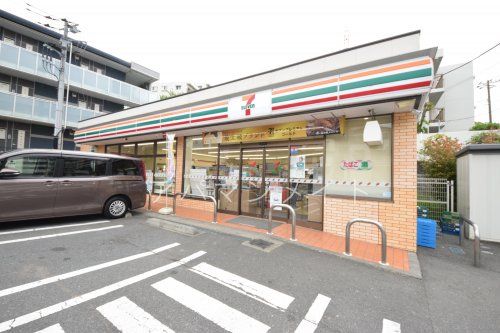 セブンイレブン横浜下倉田町店の画像