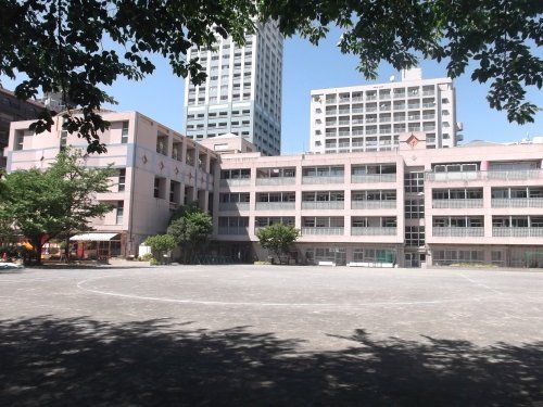 新宿区立花園小学校の画像