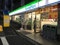 ファミリーマート 牛込柳町駅前店の画像