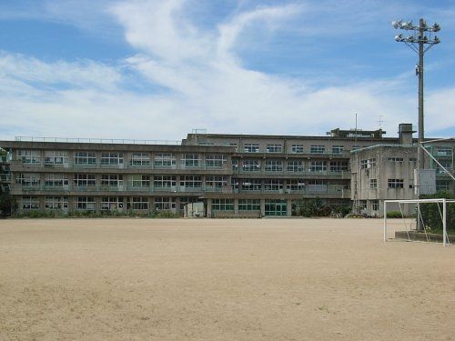 富山市立堀川小学校の画像