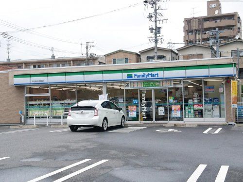 ファミリーマート 中小田井公園前店の画像