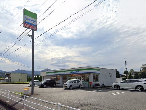 ファミリーマート愛川角田店の画像