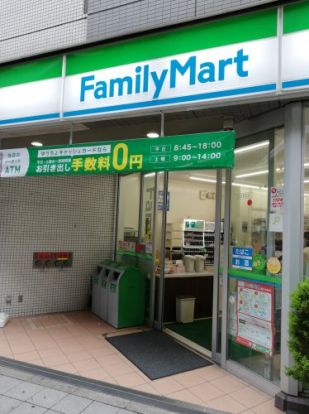 ファミリーマート 三軒茶屋駅南口店の画像