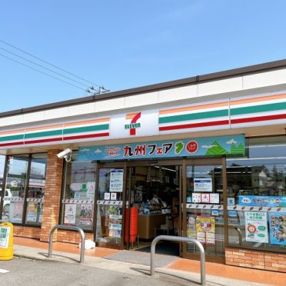 セブンイレブン 富山窪新町店の画像