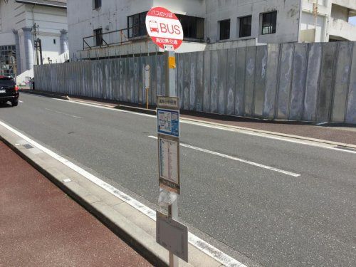 高岡小学校前バス停の画像