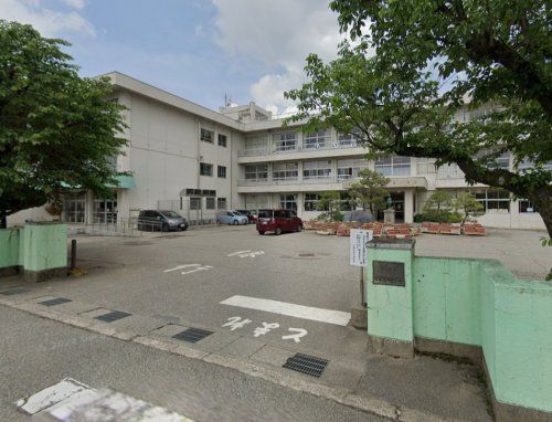 富山市立山室中部小学校の画像