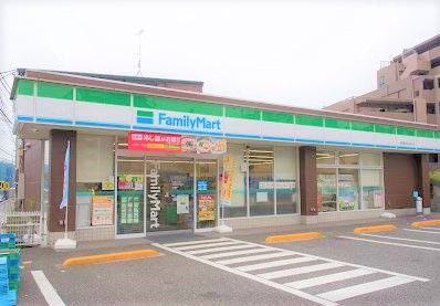 ファミリーマート 昭島諏訪松中通り店の画像