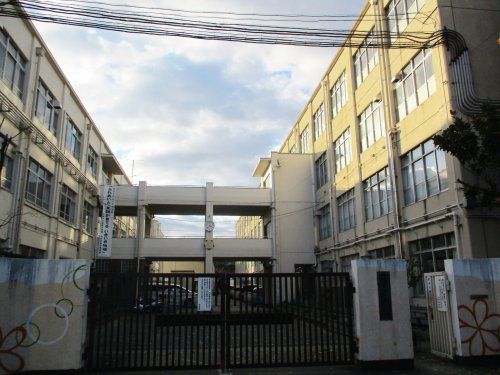 京都市立 勧修中学校の画像