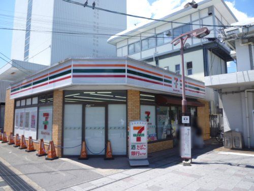 セブンイレブン ハートインJR山科駅前店の画像