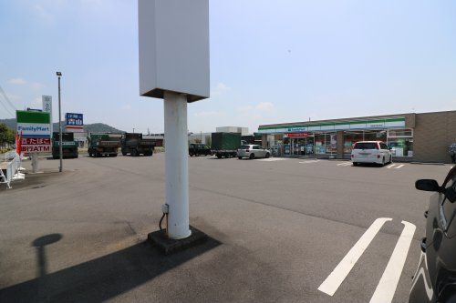 ファミリーマート 足利助戸東山町店の画像