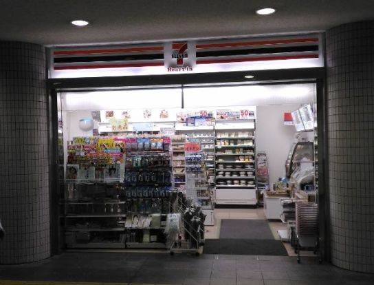 セブンイレブン ハートインJR西宮駅改札口店の画像
