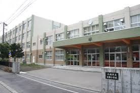 日新小学校の画像