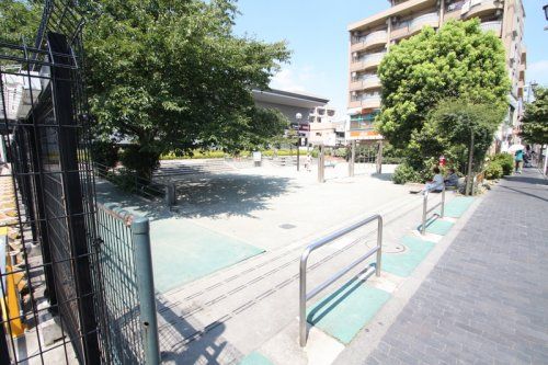 仙川駅前公園の画像